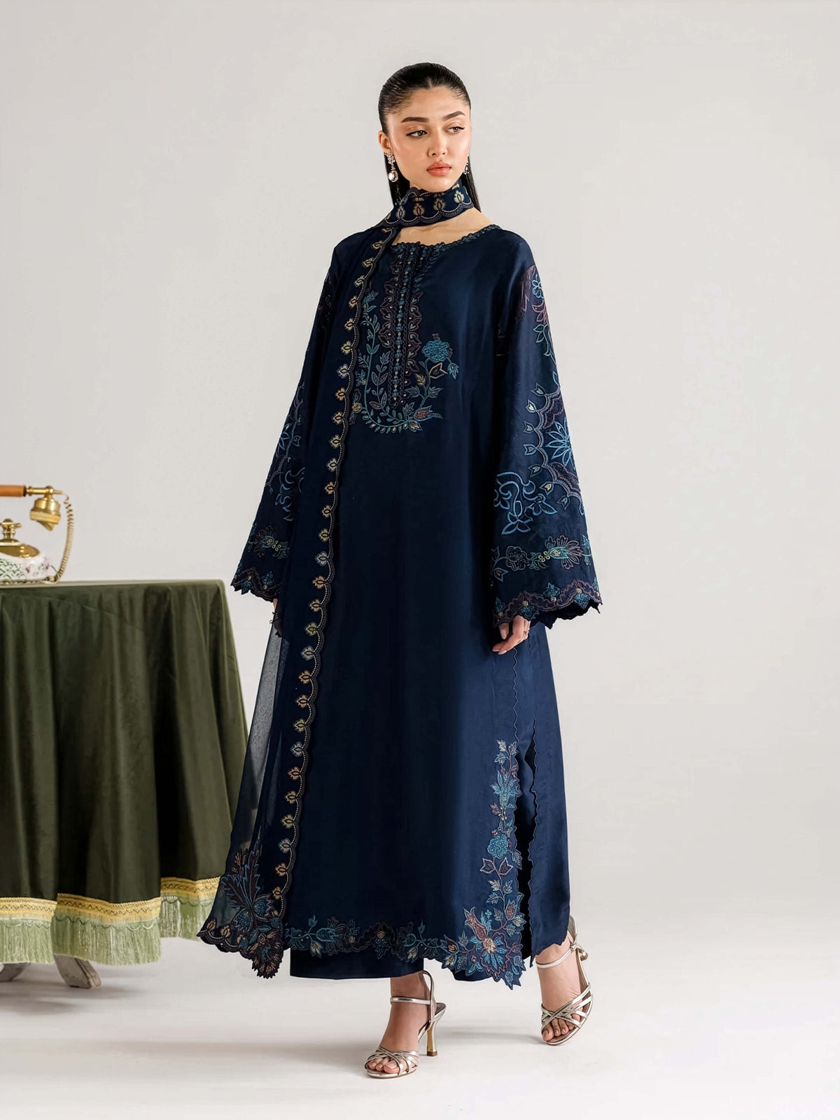 CROWN FANCY 3 PIECE