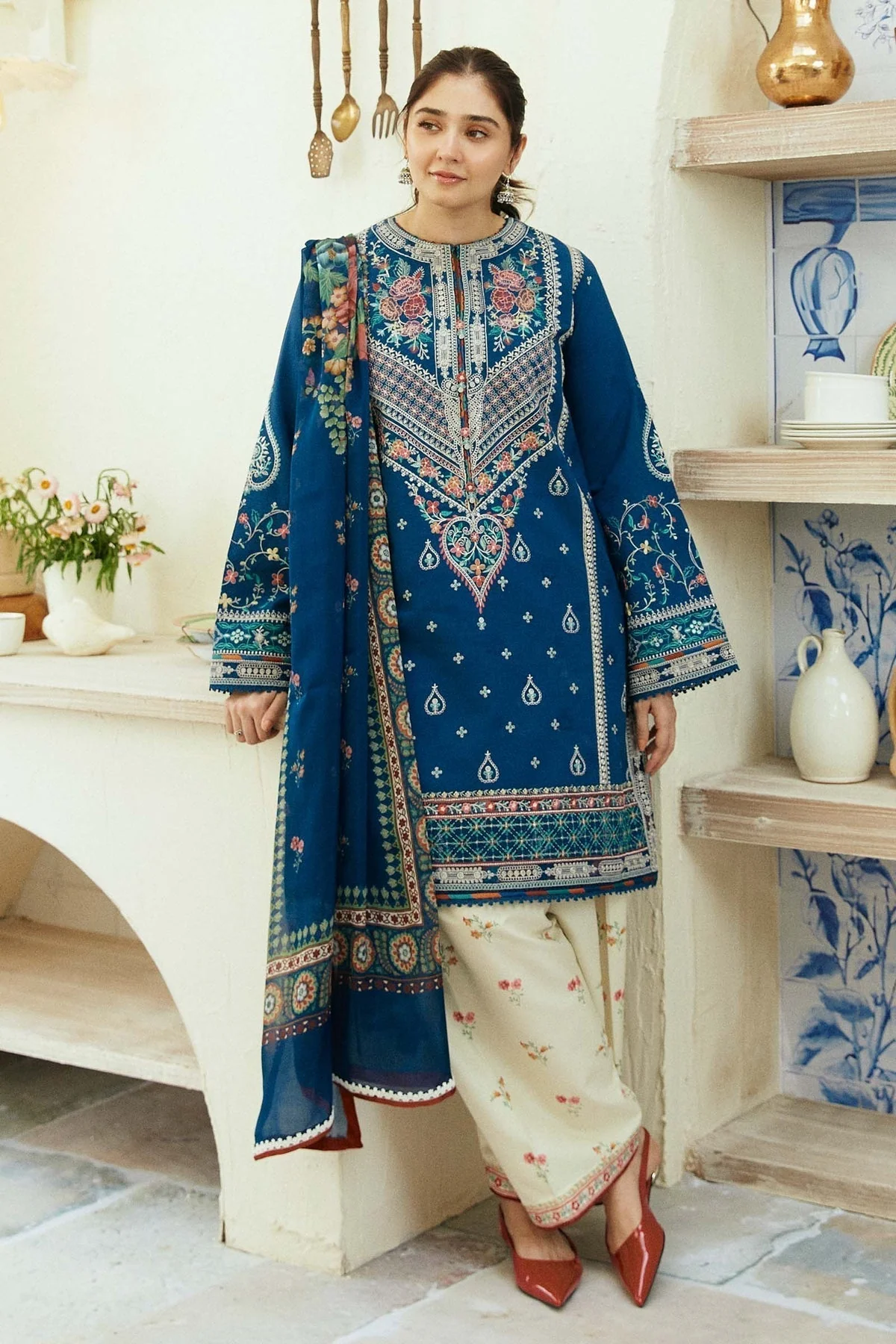 SHEEN EMBROIDERED 3-PIECE