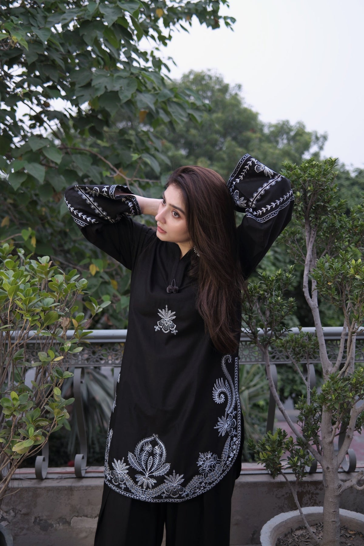 Sparrow Embroidered 2Pc