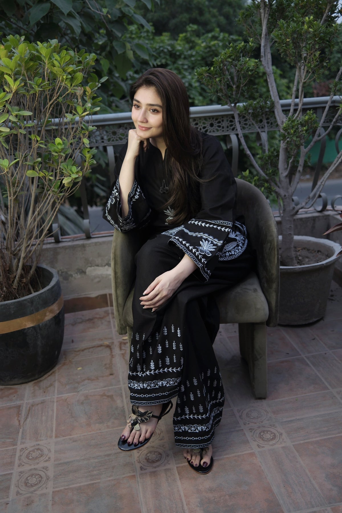 Sparrow Embroidered 2Pc