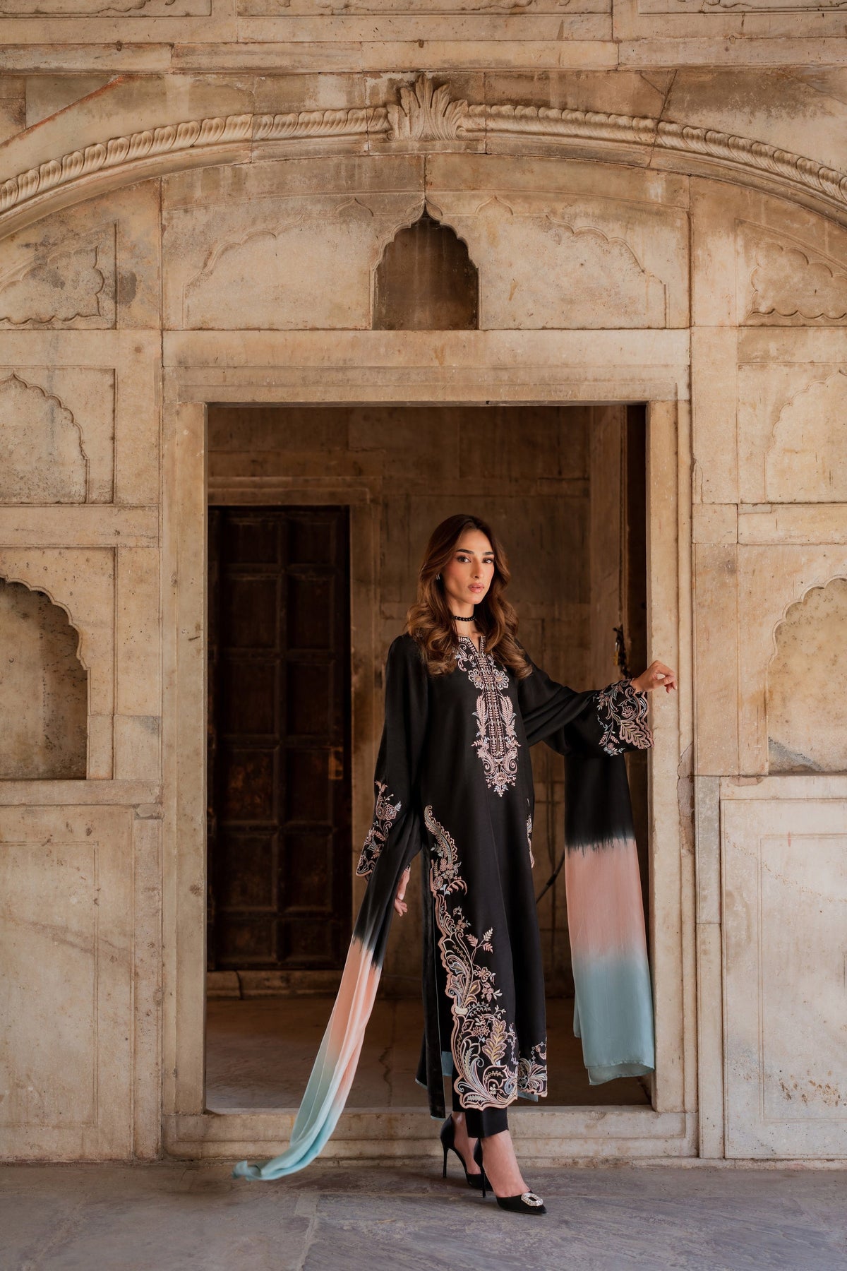 Avena Embroidered 3-Piece