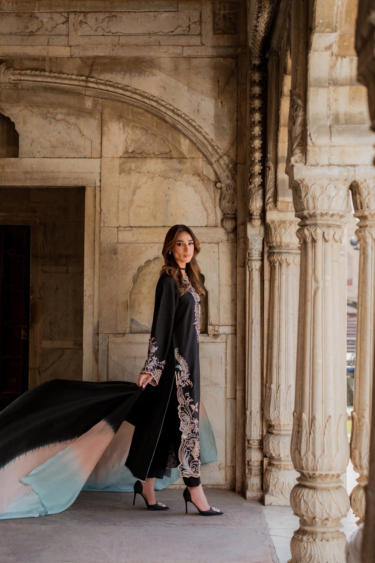 Avena Embroidered 3-Piece