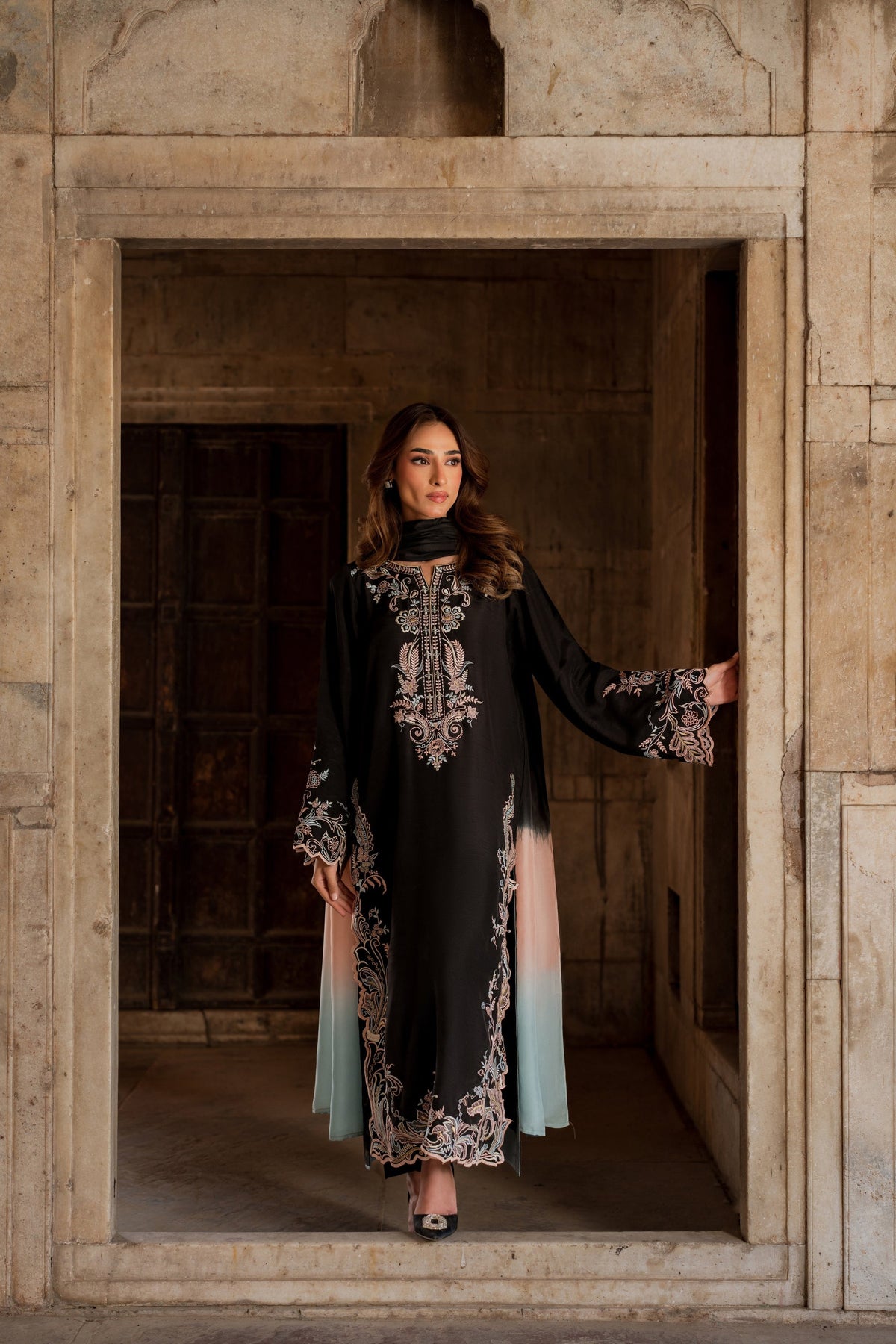 Avena Embroidered 3-Piece