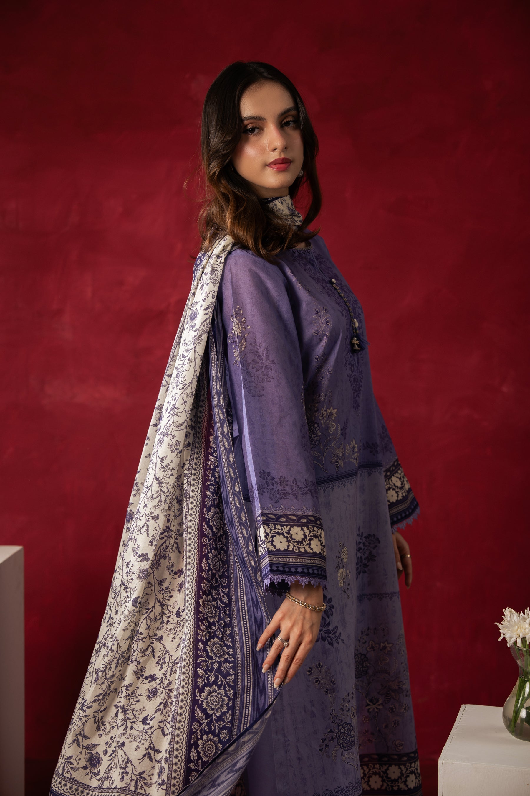 PRINTED LAWN UNSTITCHED 3 PIECE SUIT