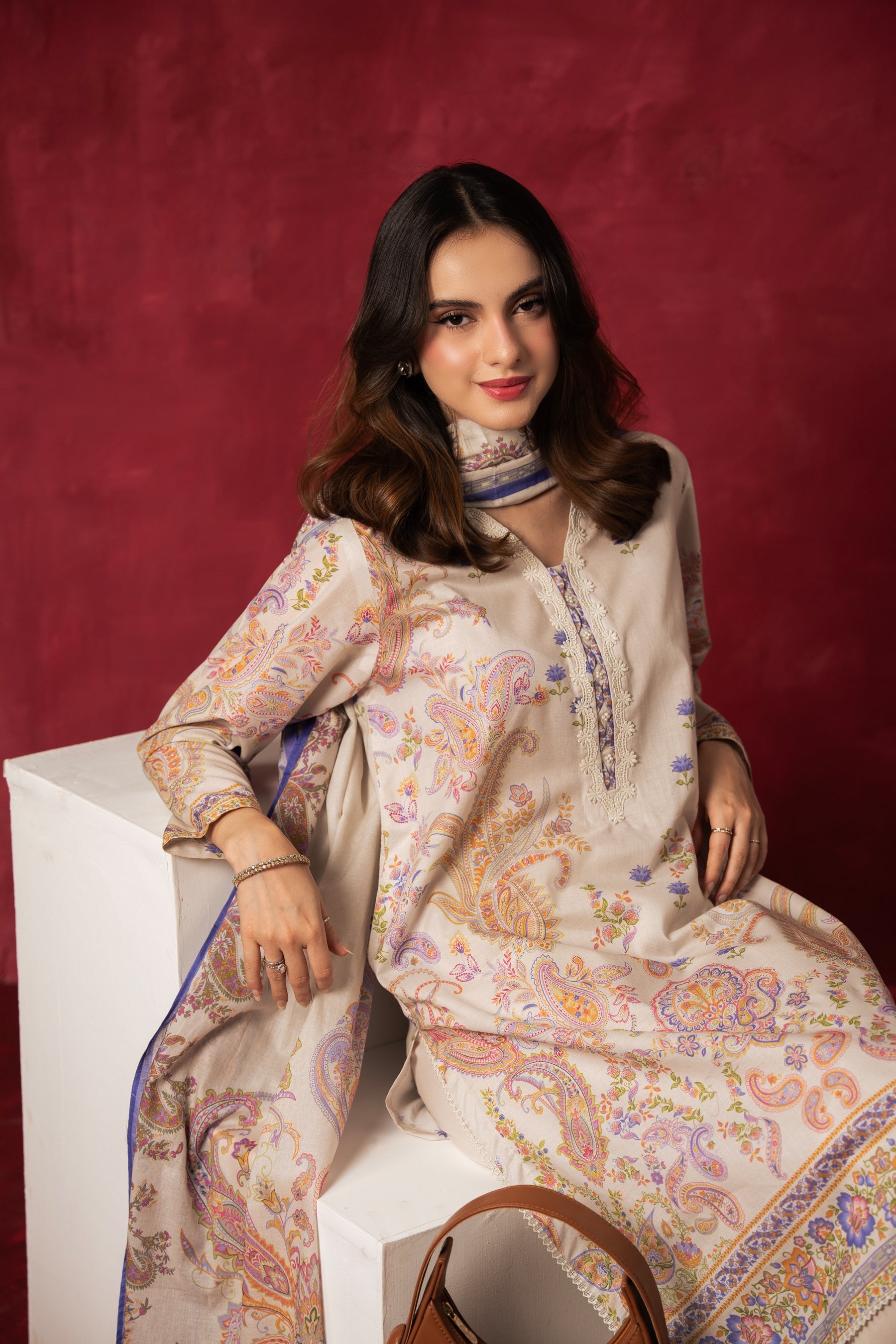 PRINTED LAWN UNSTITCHED 3 PIECE SUIT