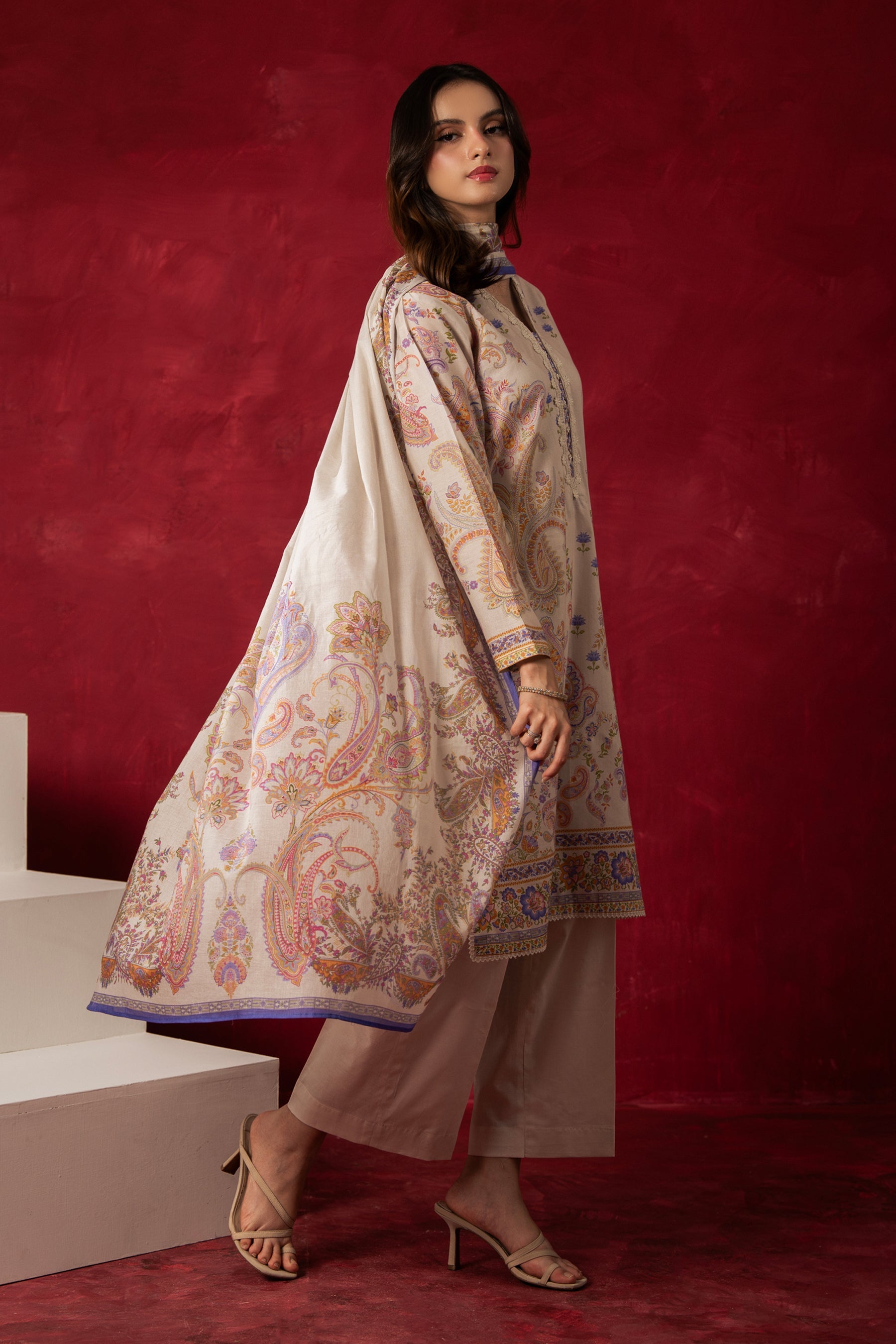 PRINTED LAWN UNSTITCHED 3 PIECE SUIT