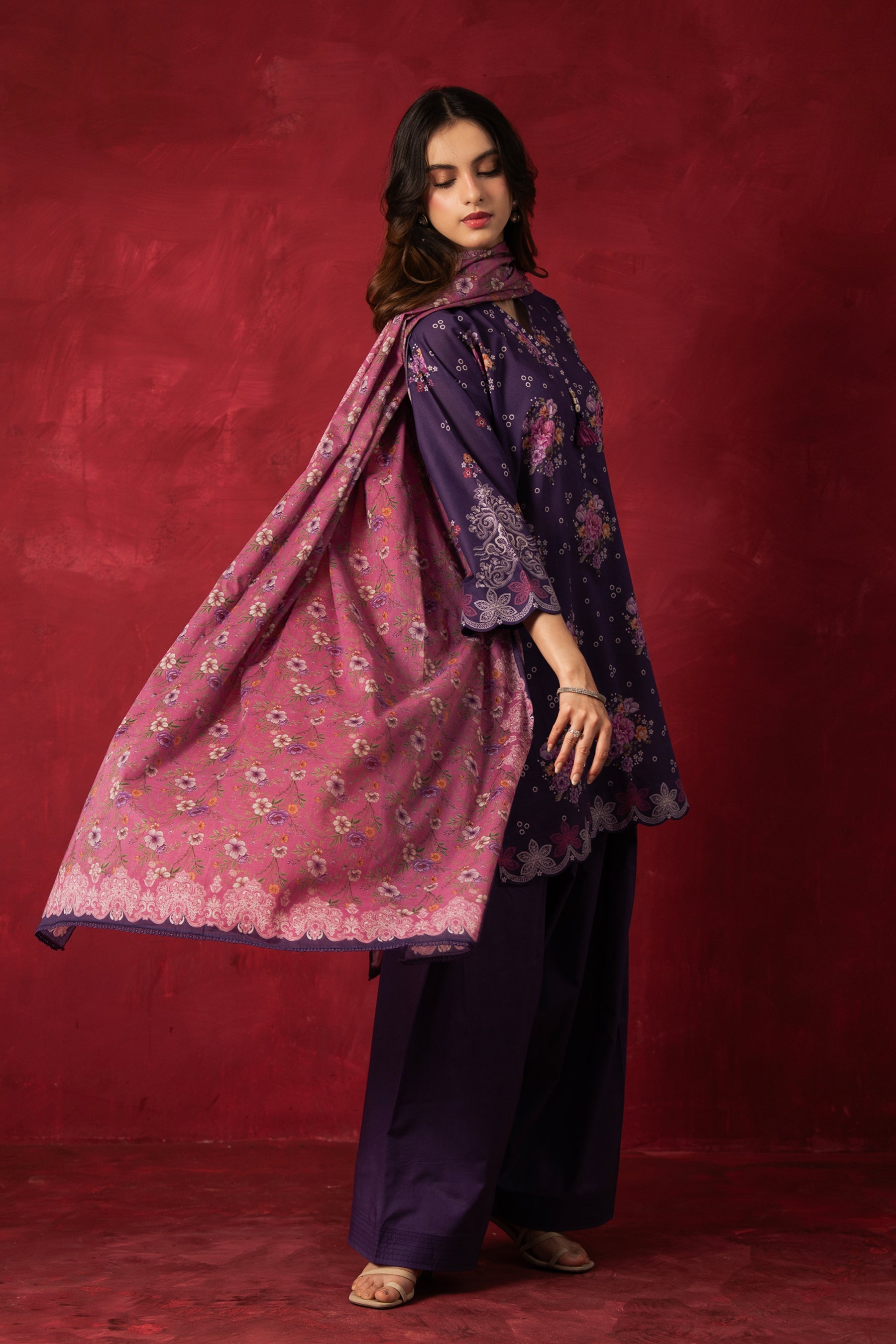 PRINTED LAWN UNSTITCHED 3 PIECE SUIT